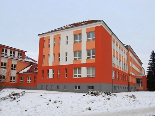 Pohled na budovu 2. ZŠ