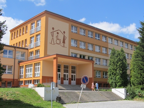 Pohled na budovu 3. ZŠ